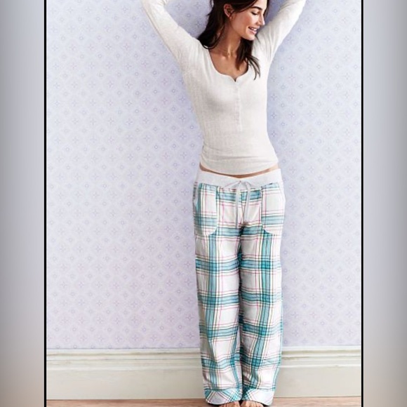 Victoria's Secret Other - Victoria's Secret Woman’s Plaid Pajama Bottoms - Cream and Blue